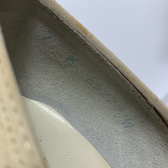 Vintage Cream Embellished Dressy Round Toe Low Block Heels - Picture 10 of 10